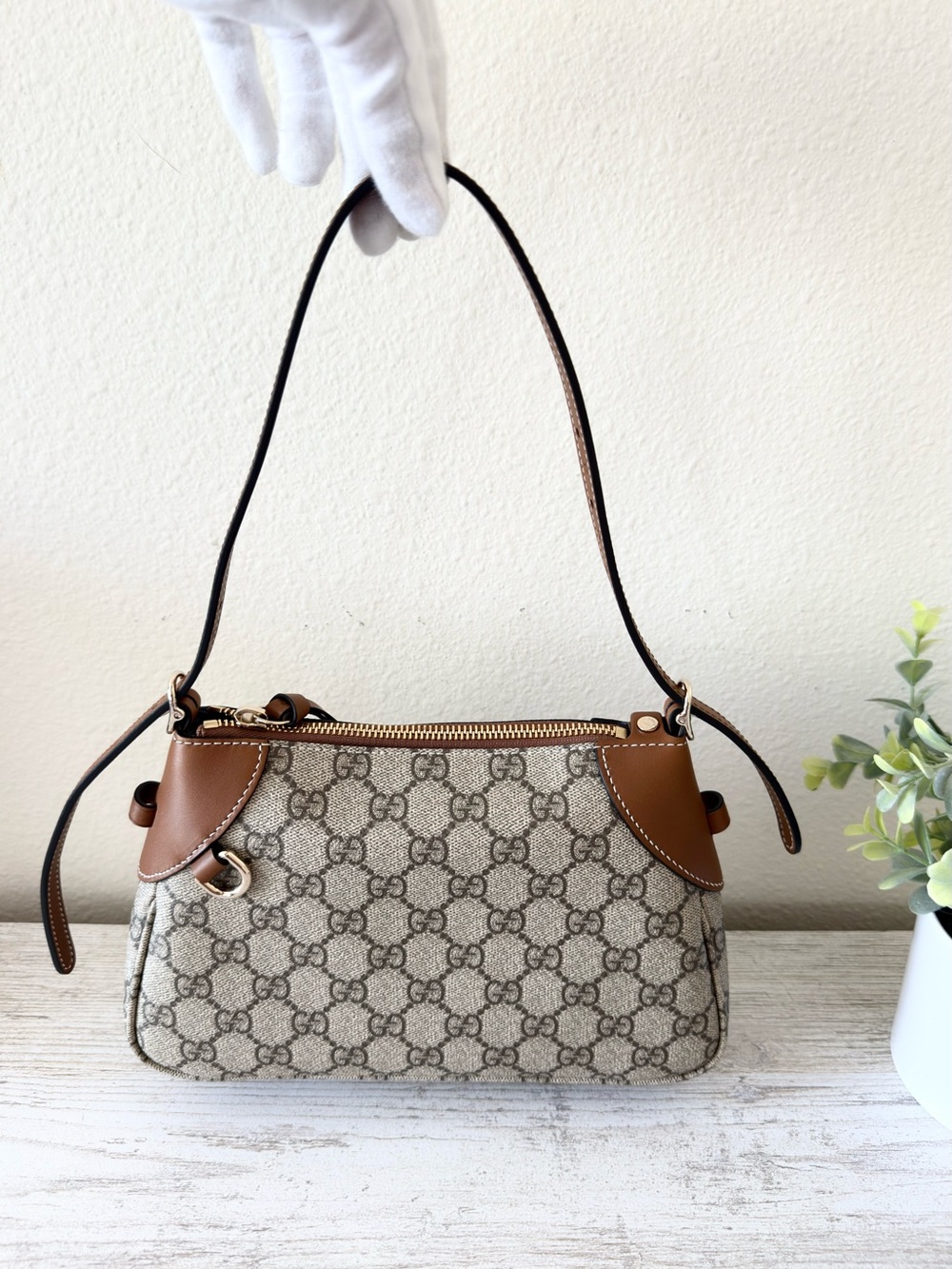 New Gucci GG Emblem Women Shoulder Crossbody Leather Small Bag Beige Brown